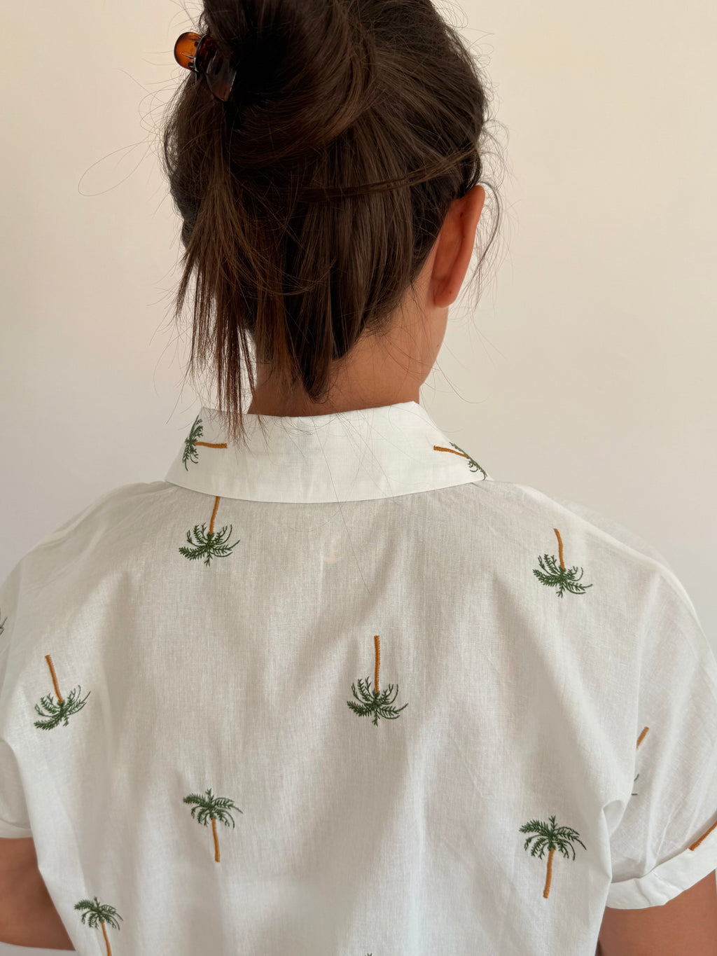 Chemise brodée palmiers Théa